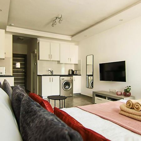 Phaedrus Living: Seaside Luxury Flat Athina 115 Apartment Пафос Екстериор снимка