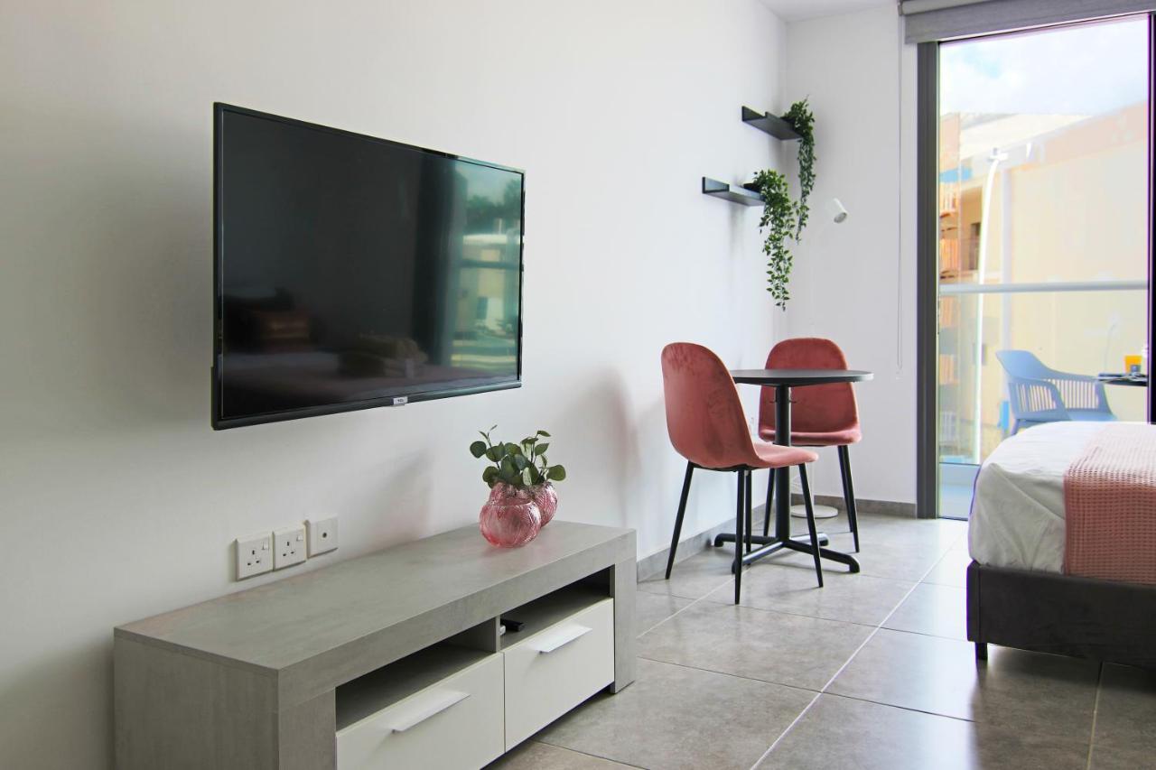 Phaedrus Living: Seaside Luxury Flat Athina 115 Apartment Пафос Екстериор снимка