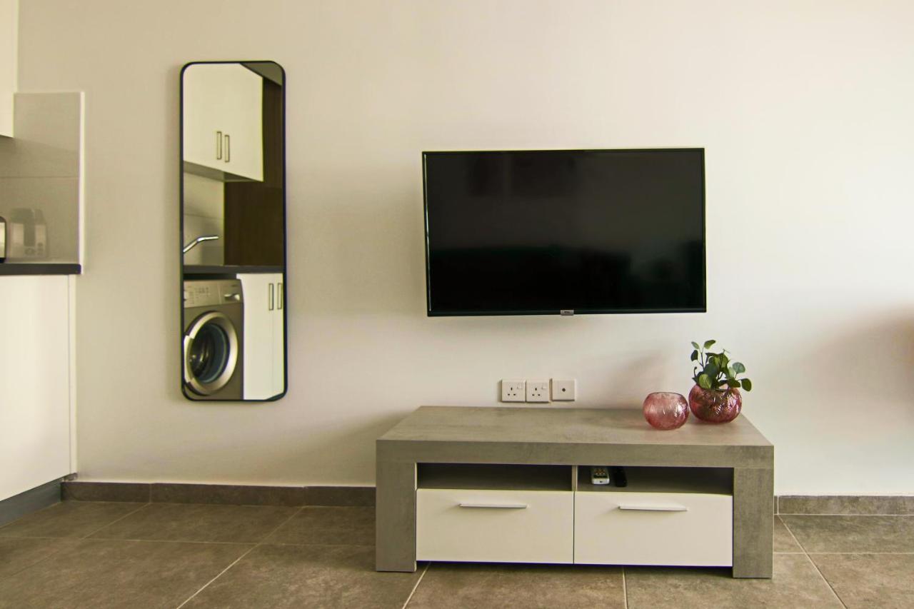 Phaedrus Living: Seaside Luxury Flat Athina 115 Apartment Пафос Екстериор снимка